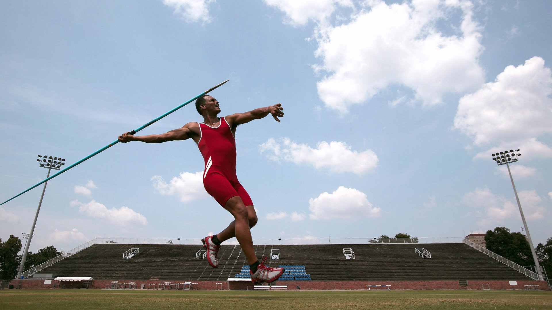 哈登赞许年轻球员日渐成熟球队未来可期，哈登气质
